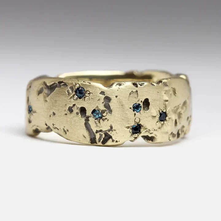 Ferora™ | Retro Hammered Gold Ring Featuring Blue Inlay Crystal